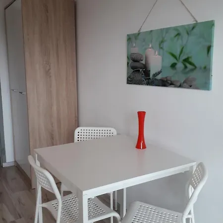 Apartament Stalowa アパート ソスノヴィエツ